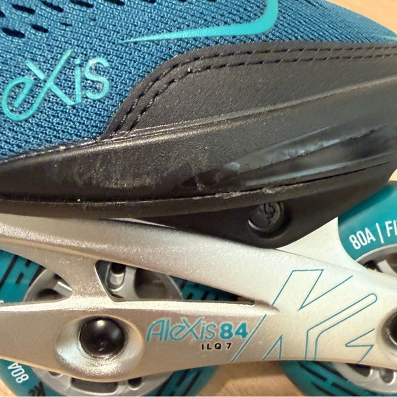 Alexis Teal and White Inline Skates - Picture 9 of 12